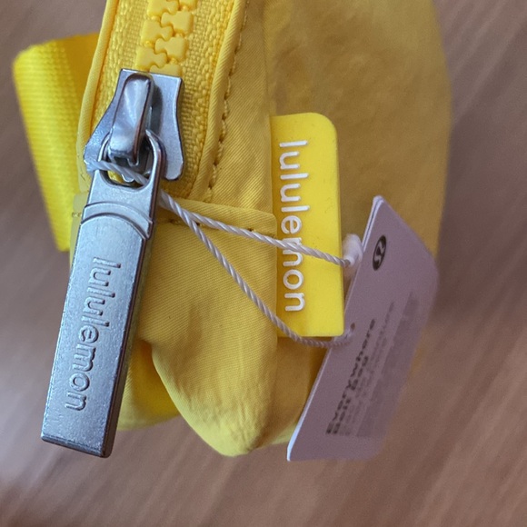 ❤️ Lululemon Utility Yellow Extended Strap Everywhere Belt Bag NWT - Picture 10 of 12